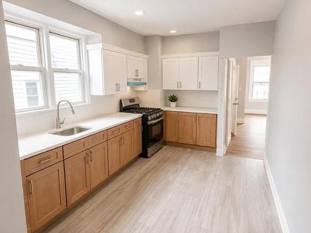 3 Br, 1 bath, Condo 192 Isabella Ave