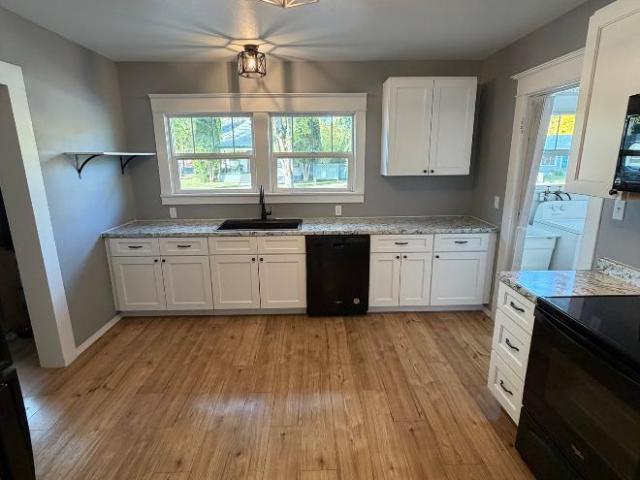 3 Br, 1 bath, Single Family 2450 3rd St