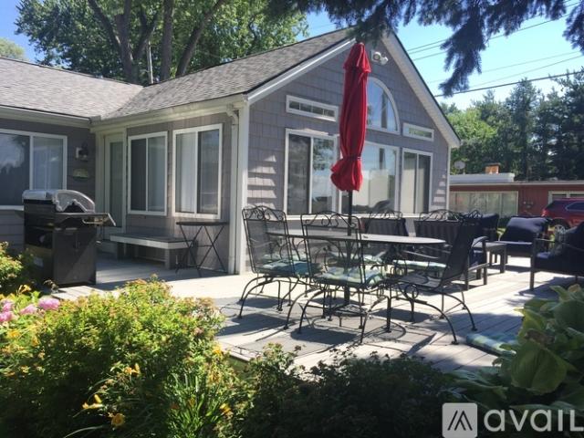 3 BR, 1 BA Apartment Center Road, Vermilion, OH 44089