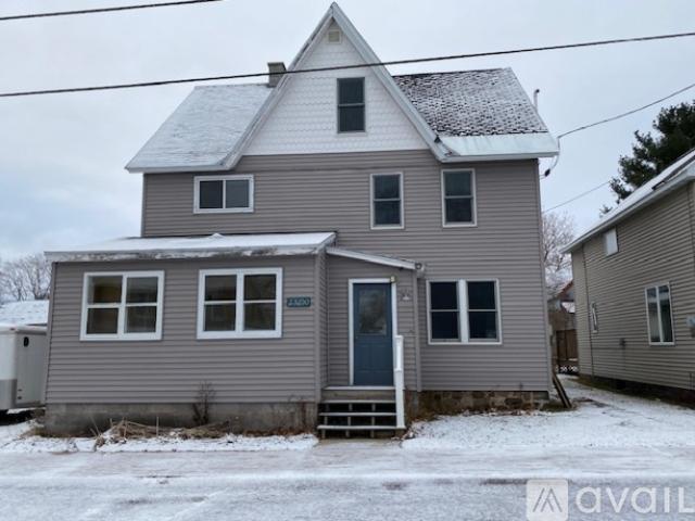 3 BR, 1 BA Apartment Fir Ave, Unit 23248, Dollar Bay, MI 49922
