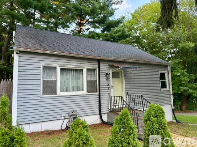 3 BR, 1 BA Apartment 14 Fairfax Street, Waterbury, CT 06704
