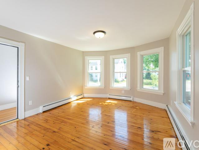 3 BR, 1 BA Apartment 14 Winter St, Unit 14, Saco, ME 04072