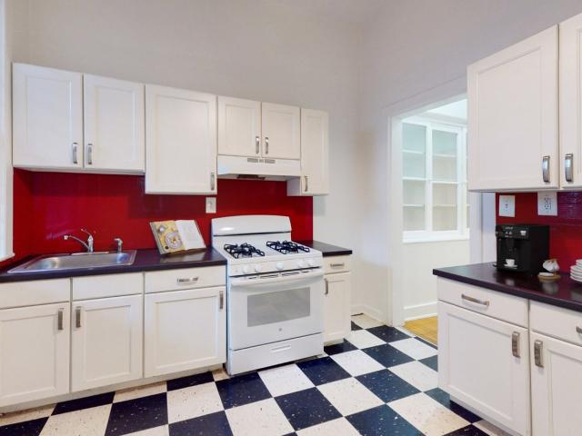 3 BR, 1 BA Apartment 1509 1517 East 57th Street Unit 1511 3, Chicago, IL 60637