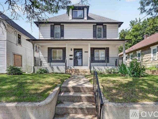 3 BR, 1 BA Apartment 1541 West St, Unit B, Rockford, IL 61102
