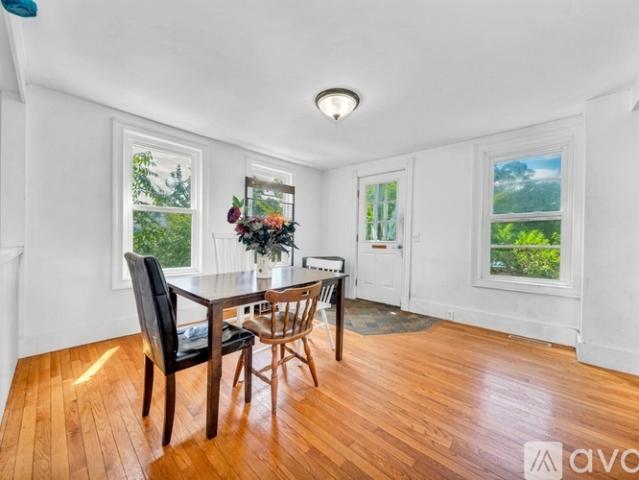 3 BR, 1 BA Apartment 1689 Main Street, Unit 1689, Concord, MA 01742