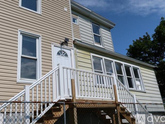 3 BR, 1 BA Apartment 16 E Ridge St, Unit #2, Coaldale, PA 18218