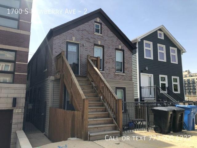 3 BR, 1 BA Apartment 1700 S Newberry Ave, Chicago, IL 60608