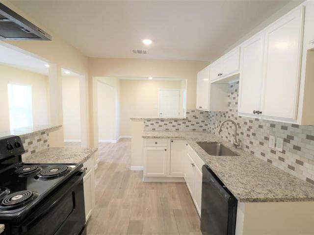 3 BR, 1 BA Apartment 1702 3rd Ave North, Texas City, TX 77590