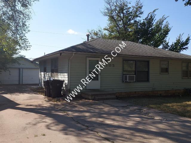 3 BR, 1 BA Apartment 1703 SE Pennsylvania, Topeka, KS 66607