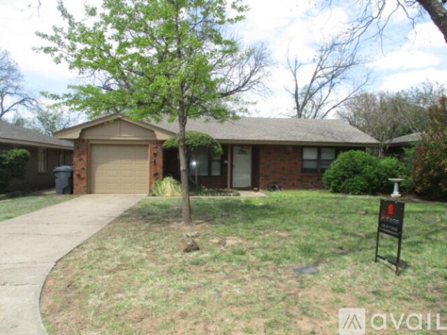 3 BR, 1 BA Apartment 1707 Westchester Dr, The Village, OK 73120