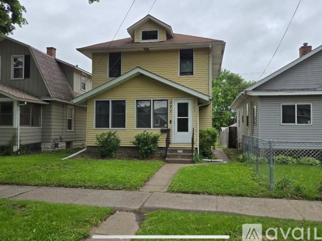 3 BR, 1 BA Apartment 171 15th Ave, East Moline, IL 61244