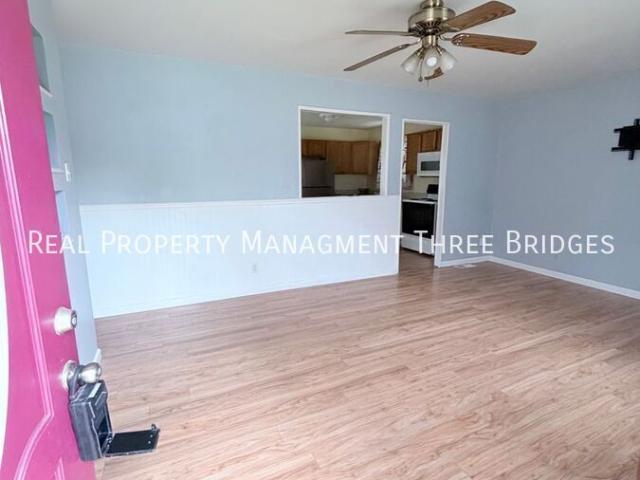 3 BR, 1 BA Apartment 1725 Fernbrook Ln Florissant, MO 63031