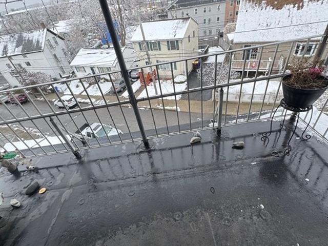 3 BR, 1 BA Apartment 177 Crescent Street, Unit Unit 3, Fall River, MA 02720