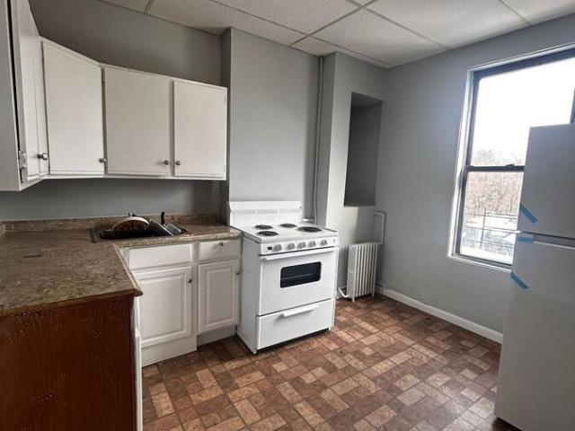 3 BR, 1 BA Apartment 176 Palisade Ave, Yonkers, NY 10701