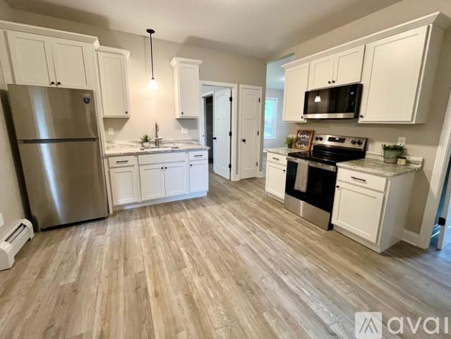 3 BR, 1 BA Apartment 17 Lawrence St, Unit 2, Vernon, CT 06066