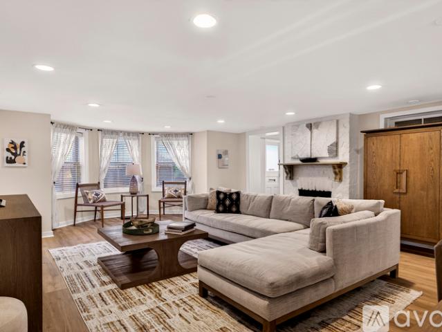 3 BR, 1 BA Apartment 17 W Park Ave, Unit #2, Savannah, GA 31401