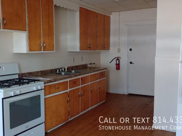 3 BR, 1 BA Apartment 1804 Myrtle Street, Erie, PA 16502