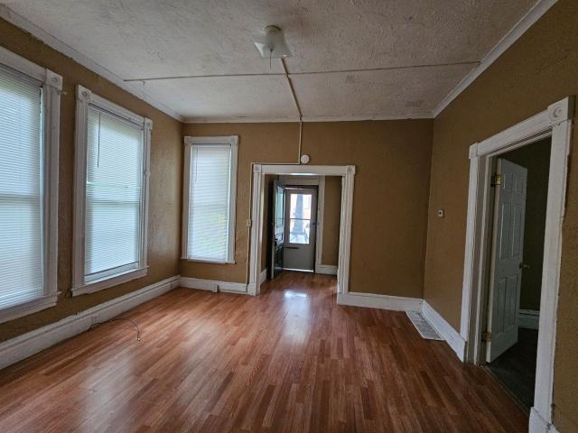 3 BR, 1 BA Apartment 1812 NE Monroe St, Peoria, IL 61603