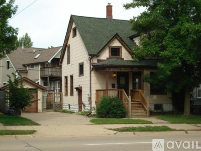 3 BR, 1 BA Apartment 1822 Charles Street, Rockford, IL 61104