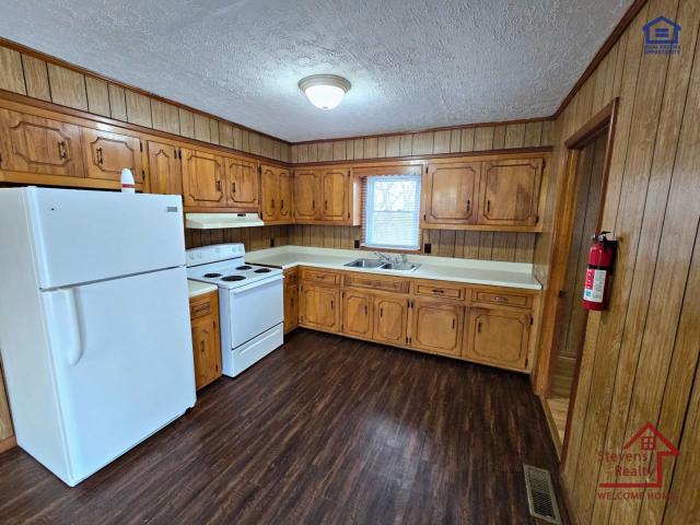 3 BR, 1 BA Apartment 193 Schelley Road Unit 193 Schelley Rd, Gainesboro, TN 38562