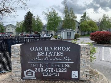 3 BR, 1 BA Apartment 191 NE, Ernst St Oak Harbor, WA 98277