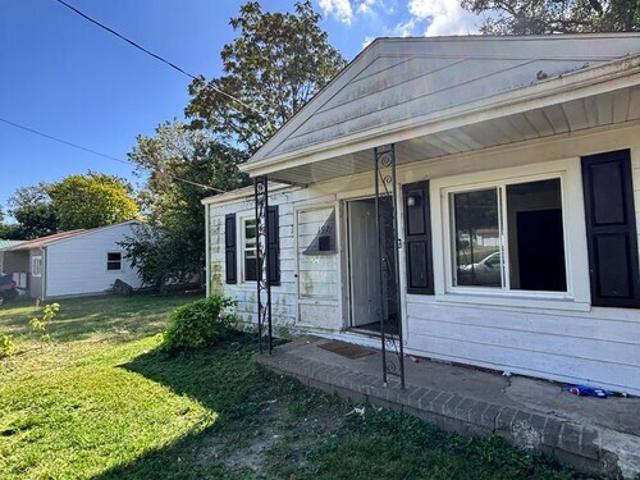 3 BR, 1 BA Apartment 1971 E Cantrell St, Decatur, IL 62521