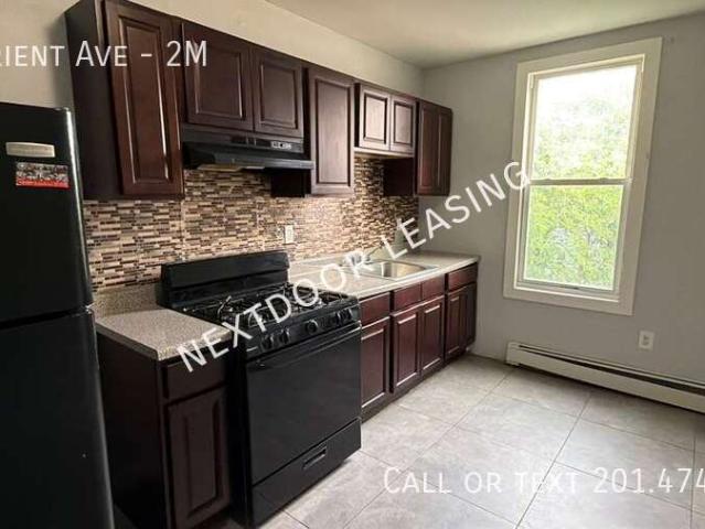 3 BR, 1 BA Apartment 19 Orient Ave, Jersey City, NJ 07305
