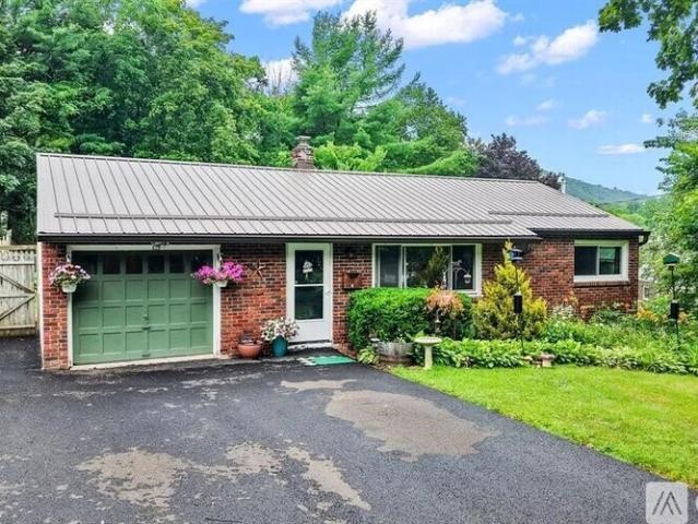 3 BR, 1 BA Apartment 1004 Ford Rd, Vestal, NY 13850