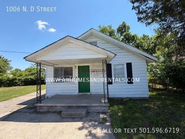 3 BR, 1 BA Apartment 1006 N. D Street, North Little Rock, AR 72114