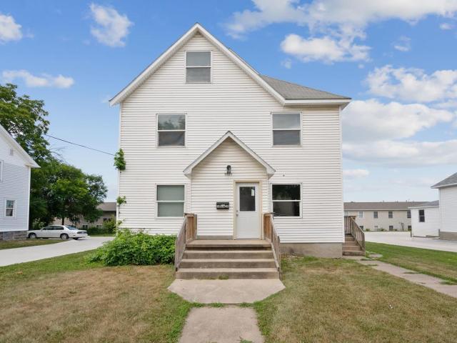 3 BR, 1 BA Apartment 1015 West 22nd Street Unit #1, Cedar Falls, IA 50613
