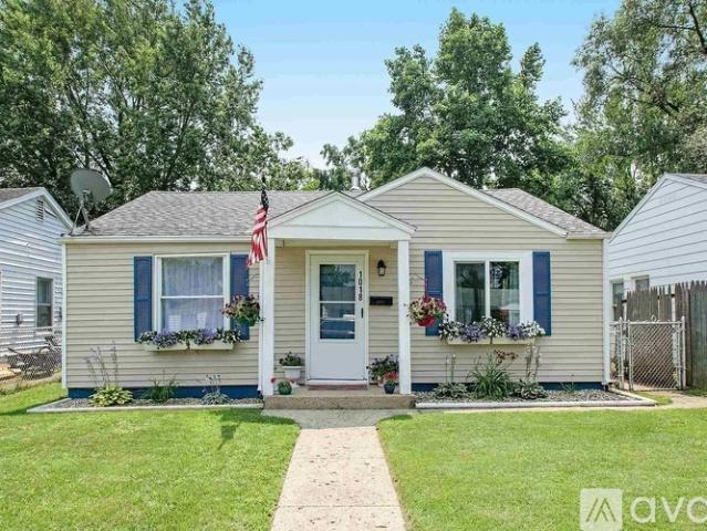 3 BR, 1 BA Apartment 1018 Beale St, South Bend, IN 46616