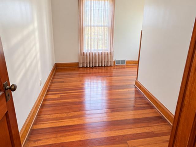 3 BR, 1 BA Apartment 1020 Maryland Ave, New Castle, PA 16101