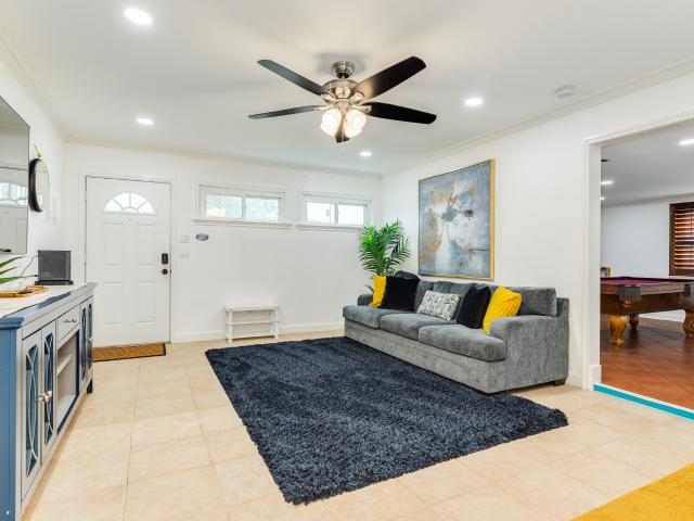 3 BR, 1 BA Apartment 105 Marlin Avenue, Galveston, TX 77550