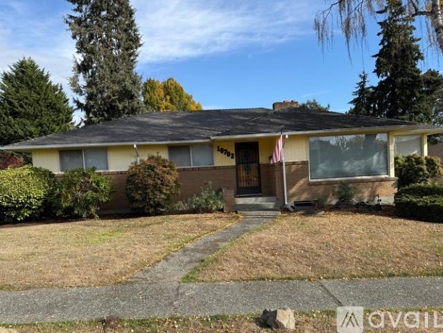 3 BR, 1 BA Apartment 10702 39th Avenue Southwest, Seattle, WA 98146