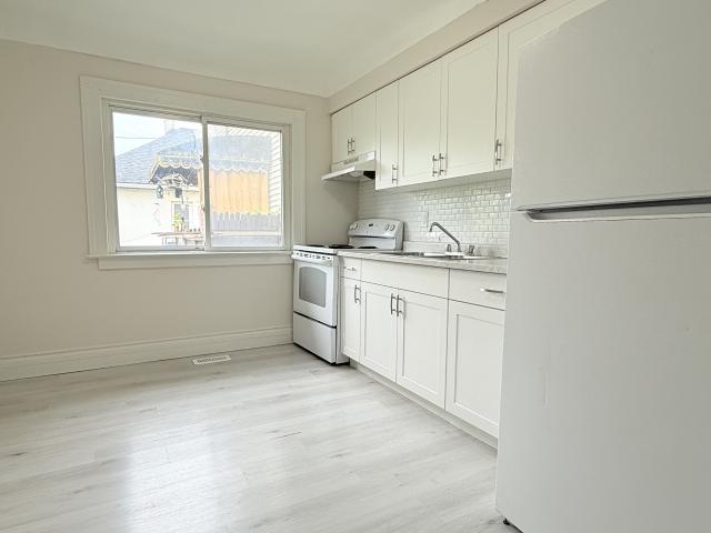3 BR, 1 BA Apartment 1073 Albert Rd, Windsor, ON N8Y 3P4