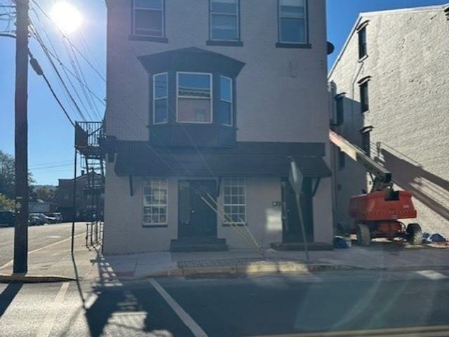 3 BR, 1 BA Apartment 113 Market St 8 Penn Ave, Newport, PA 17074