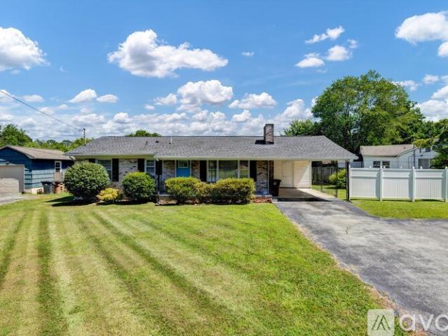 3 BR, 1 BA Apartment 1100 Highland Drive, Knoxville, TN 37918