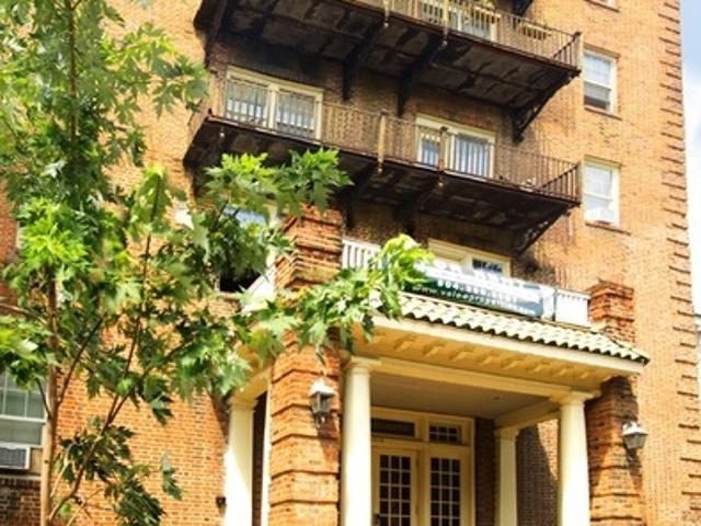 3 BR, 1 BA Apartment 1118 Grove Ave, Unit 52, Richmond, VA 23220