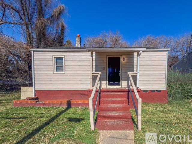 3 BR, 1 BA Apartment 111 Virginia Ave, Petersburg, VA 23803