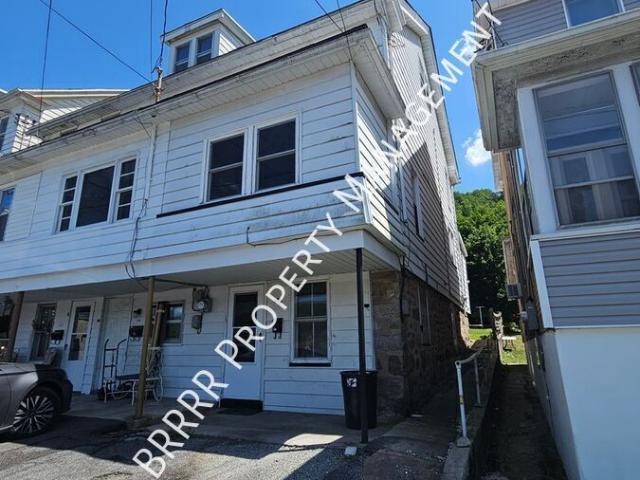 3 BR, 1 BA Apartment 111 W Ridge St, Nesquehoning, PA 18240