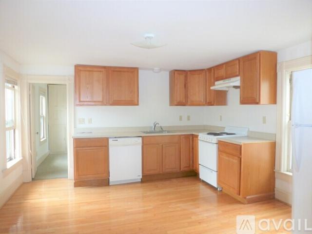 3 BR, 1 BA Apartment 111 N Winooski Ave, Unit 2, Burlington, VT 05401