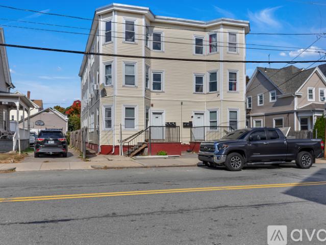 3 BR, 1 BA Apartment 111 Pocasset Ave, Unit 3, Providence, RI 02909