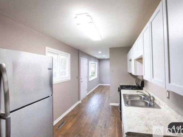 3 BR, 1 BA Apartment 112 Green Lane, Carpentersville, IL 60110