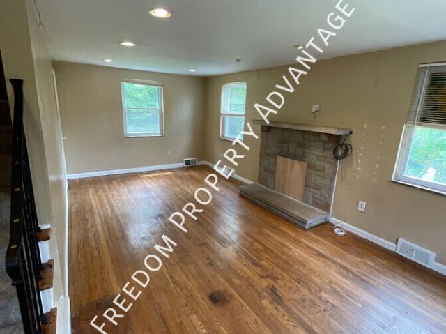 3 BR, 1 BA Apartment 11843 Joan Drive, Pittsburgh, PA 15235