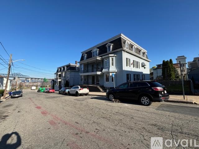3 BR, 1 BA Apartment 118 Locust Street, Unit 2 WEST, Fall River, MA 02720
