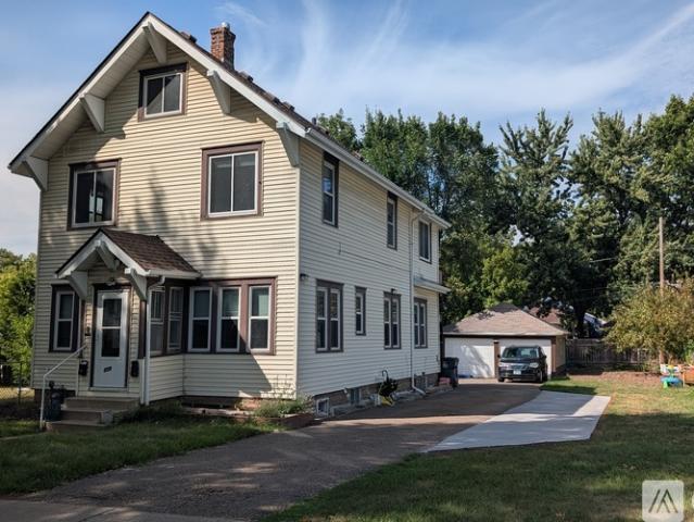 3 BR, 1 BA Apartment 119 Wyoming Street East, Unit Upper Unit, Saint Paul, MN 55107