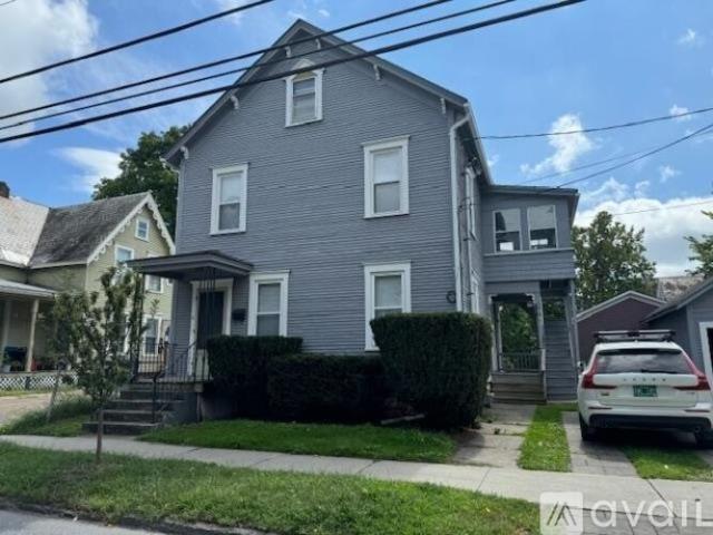 3 BR, 1 BA Apartment 11 Grant Street, Unit 2, Burlington, VT 05401