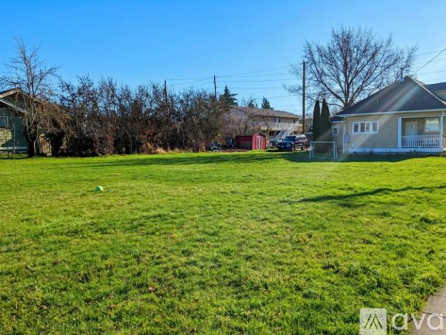 3 BR, 1 BA Apartment 1207 Carolina Street, Bellingham, WA 98229
