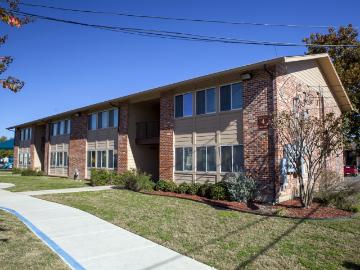 3 BR, 1 BA Apartment 1215 Castroville Road, San Antonio, TX 78237