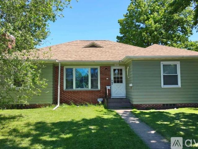 3 BR, 1 BA Apartment 1215 Grand Ave, Wausau, WI 54403